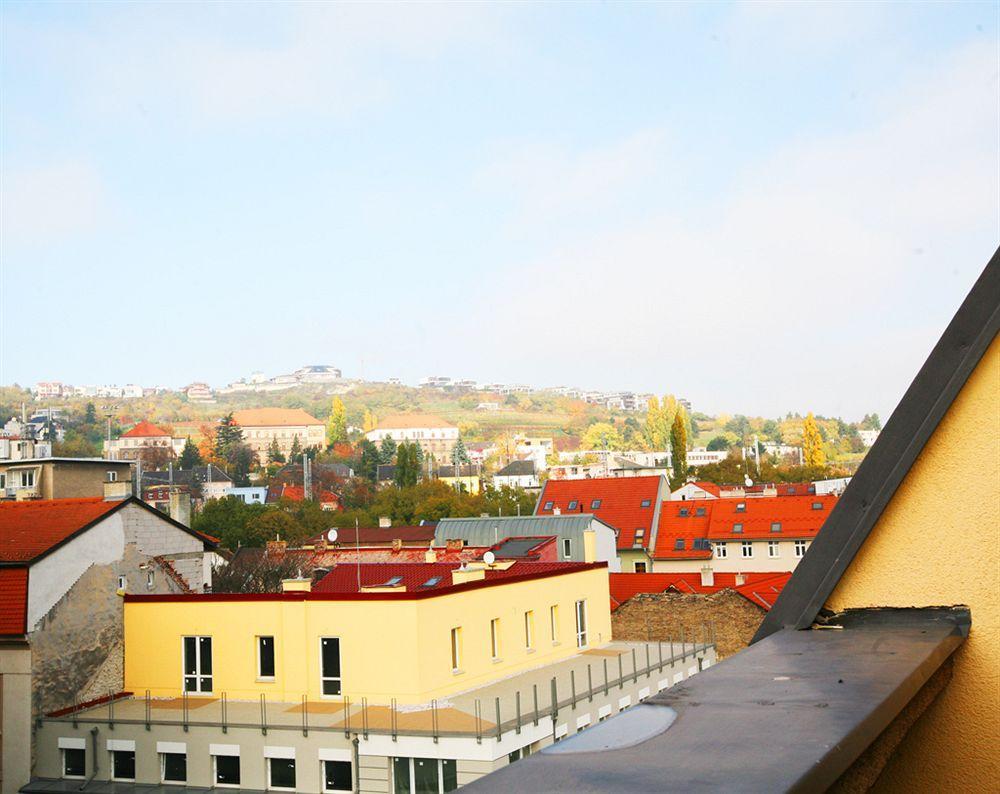 Freddie Next To Mercury Bratislava Buitenkant foto